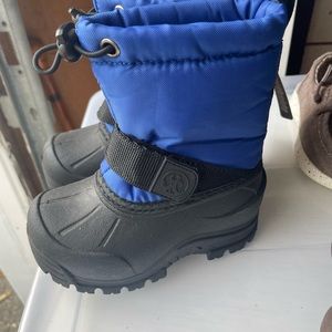 Size 8 never worn boys boots!